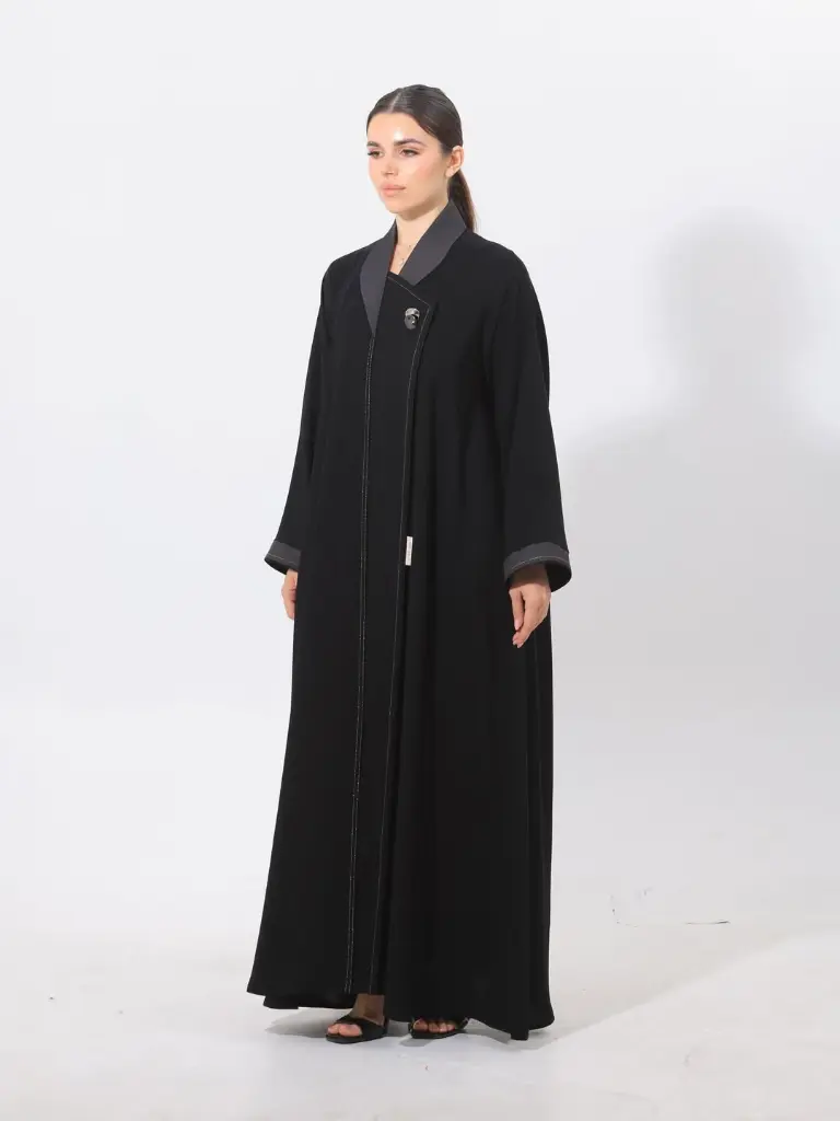 LYS-11كريب كوري أسود ، خام صيفي و خفيف مع اضافة مميزة لقماش التفته  ازرار فضية لتميزكِ بإطلالة ف (3).webp