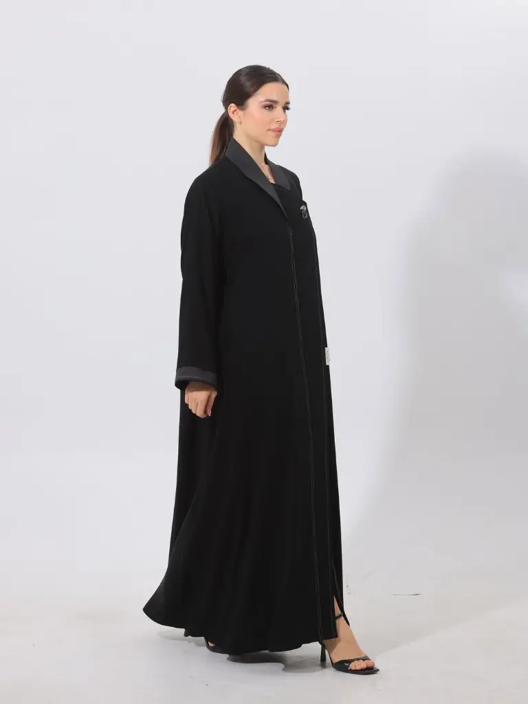 LYS-11كريب كوري أسود ، خام صيفي و خفيف مع اضافة مميزة لقماش التفته  ازرار فضية لتميزكِ بإطلالة ف (4).webp