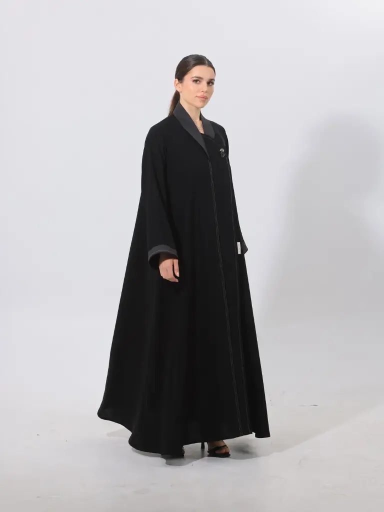 LYS-11كريب كوري أسود ، خام صيفي و خفيف مع اضافة مميزة لقماش التفته  ازرار فضية لتميزكِ بإطلالة ف (1).webp