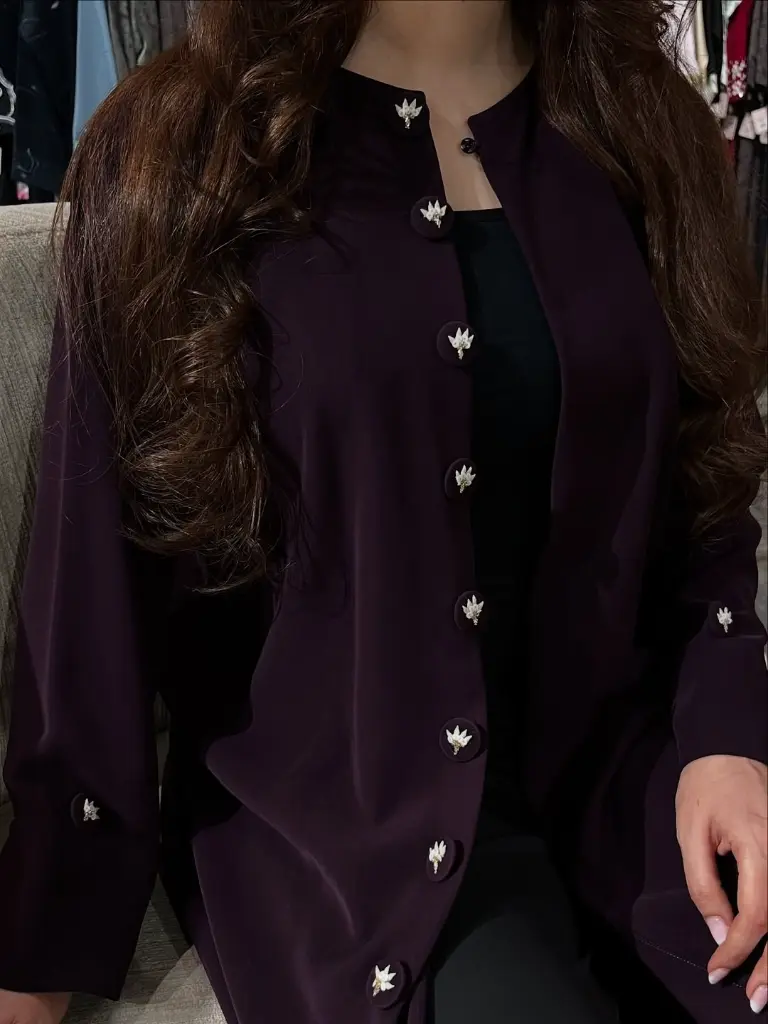 عباية عملية بخامة باربي متوفرة باللون الأسود و عدة ألوان مختلفة 💕💕 سعر العباية 38 ريال عماني ن.webp