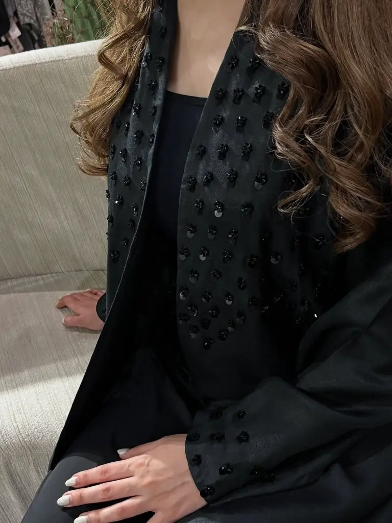 عباية من خامة لينين الراقية مطرزة بخرز على أمام العباية و الأكمام 💕 ملاحظة - بالامكان تبطين الع (2).webp