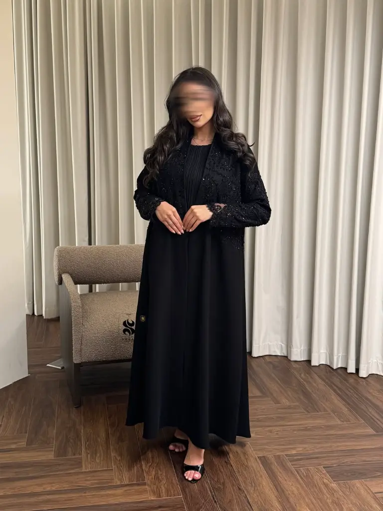 __عبايه انيقه جدا بالكريب الياباني دمجنا فيها الدانتيل ولأن الاسود ملك الألوان فخم لأطلالتكم الر (3).webp