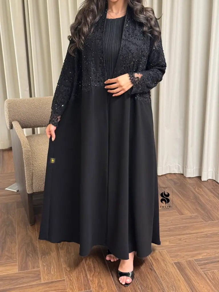 __عبايه انيقه جدا بالكريب الياباني دمجنا فيها الدانتيل ولأن الاسود ملك الألوان فخم لأطلالتكم الر (2).webp