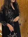 عبايه راقيه جدا بالكريب الياباني دمجنا فيها انواع مميزة من الستونز والكرستالز بشغل 3D مع تتش من  (4).webp
