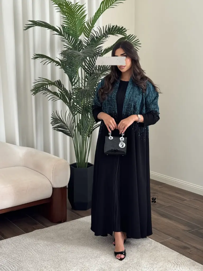 عبايه رااااقيه جدا باللون التركواز مع الستونز والكرستال الفخمم تحفه فنيه من الأبداع ممكن تتنفذ ب (3).webp