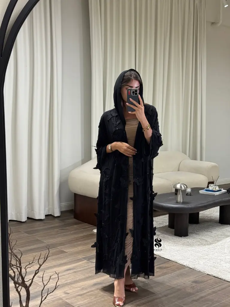 عباية العيد والكشخه والمناسبات الراااهيهدخلنا فيها الستونز مع الbutterflies عشان تعطيكم vibe الد.webp