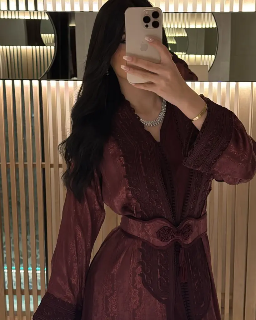 ______قفطان العنابي تكشيطة القطعة الخارجية قماش الجوهرة و القطعة الداخلية قماش حرير عليه تطريز ف.webp