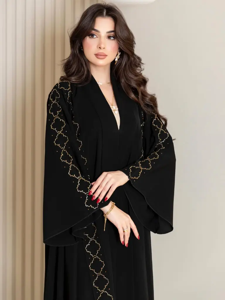 __CODE - HDB 198..._عباية بقصه كلوش بقماش كريب ، خرز ذهبي على برونز وكرستالات امام وخلف ، مع شيل (1).webp