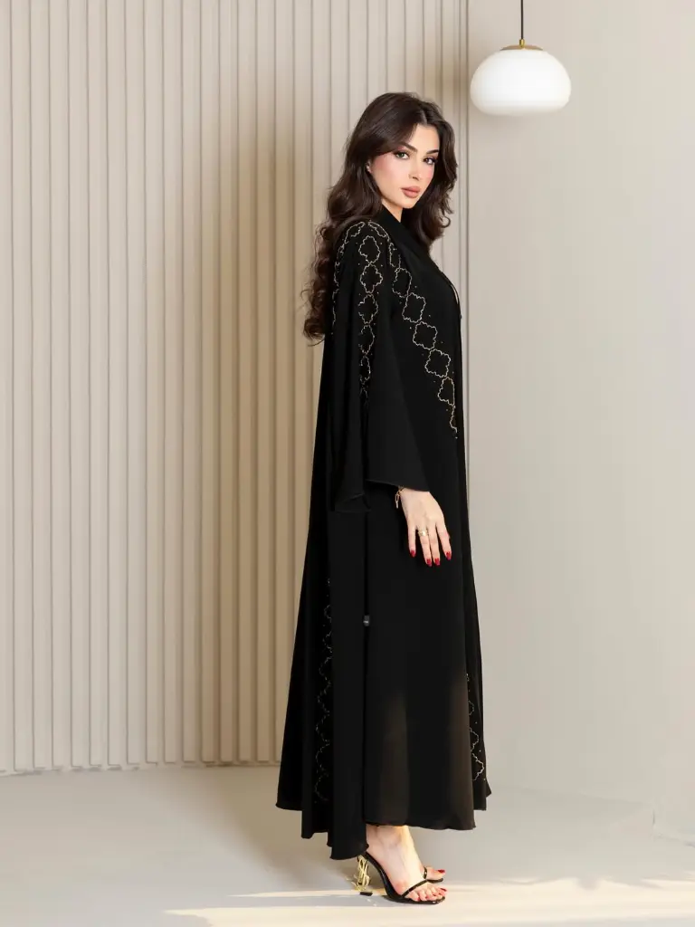 __CODE - HDB 198..._عباية بقصه كلوش بقماش كريب ، خرز ذهبي على برونز وكرستالات امام وخلف ، مع شيل (3).webp