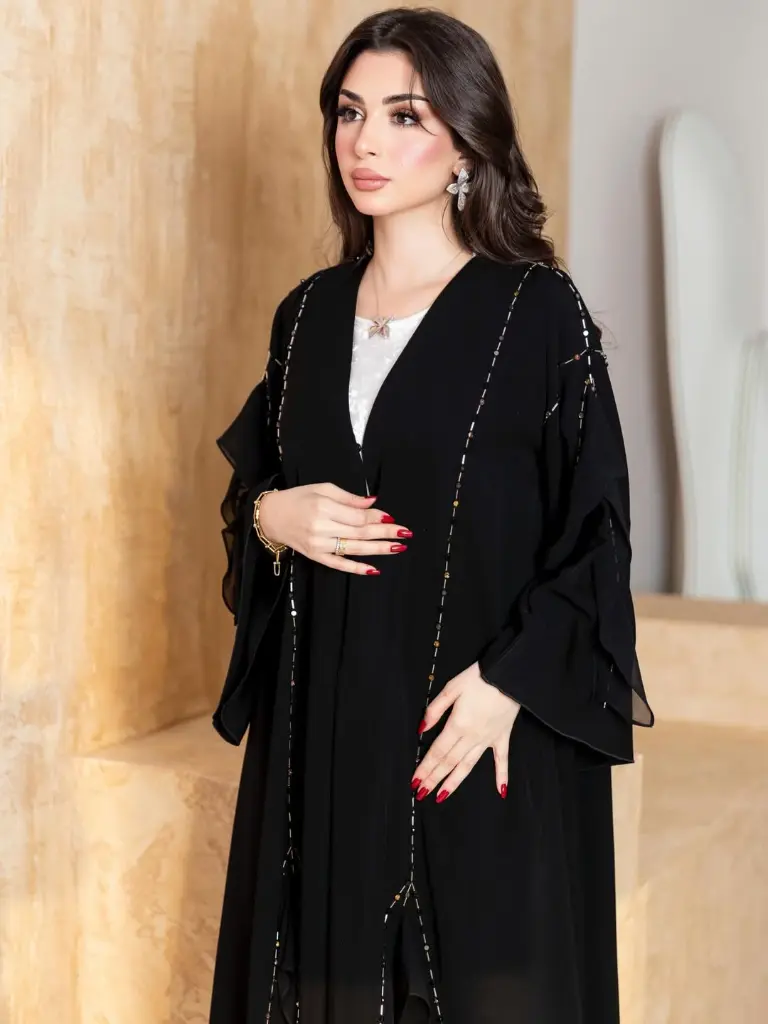 __CODE - HDB 196..._عباية بقصه كلوش بقماش كريب وكسرات شيفون ، خرز وكرستالات امام وخلف ، مع شيله .webp