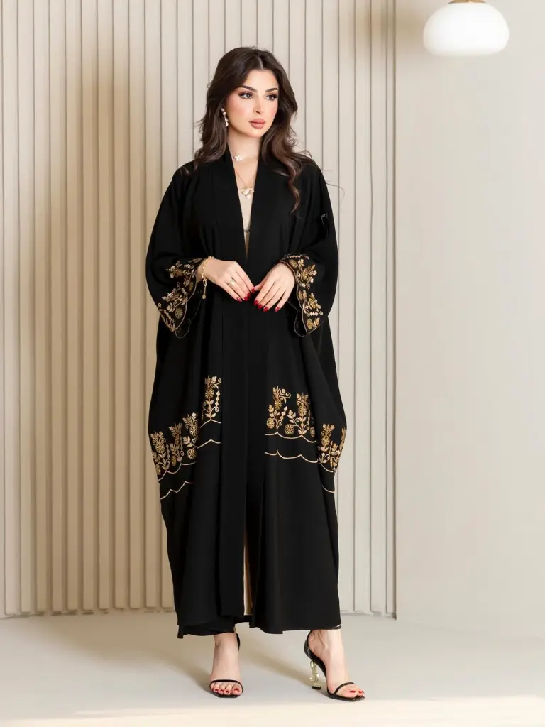 CODE - HDB 193..._عباية بقصه واسعه بقماش كريب ، تطريز امام وخلف ، اللون يتغير  مع شيله سادة. .__ (2).webp