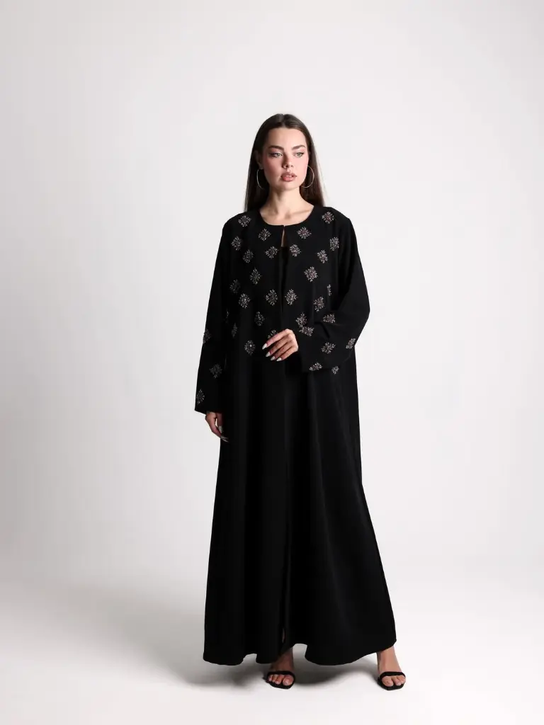 CODE - MA31PRICE- 49 OMRالعباية بـ قماش اندونيسي بجودة جداً مُمتازة ، مريح جداً ف اللبس ، عليها .webp