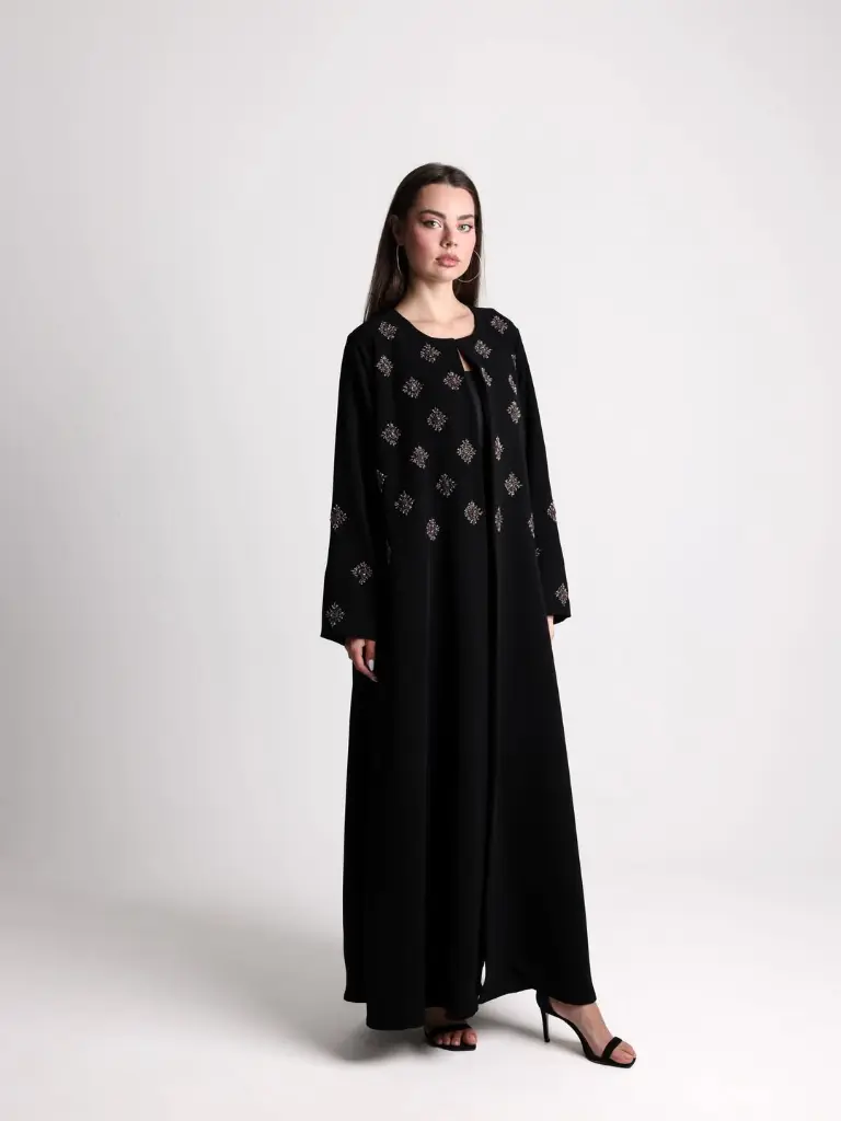 CODE - MA31PRICE- 49 OMRالعباية بـ قماش اندونيسي بجودة جداً مُمتازة ، مريح جداً ف اللبس ، عليها  (1).webp