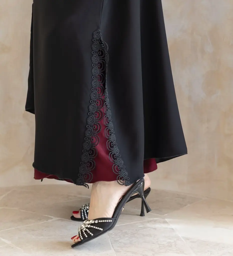 __Abaya Code- p212Abaya Price-34🇴🇲🇧🇭340🇸🇦🇶🇦🇦🇪29🇰🇼_القماش انترنت و فيها دانتيل من الا (2).webp