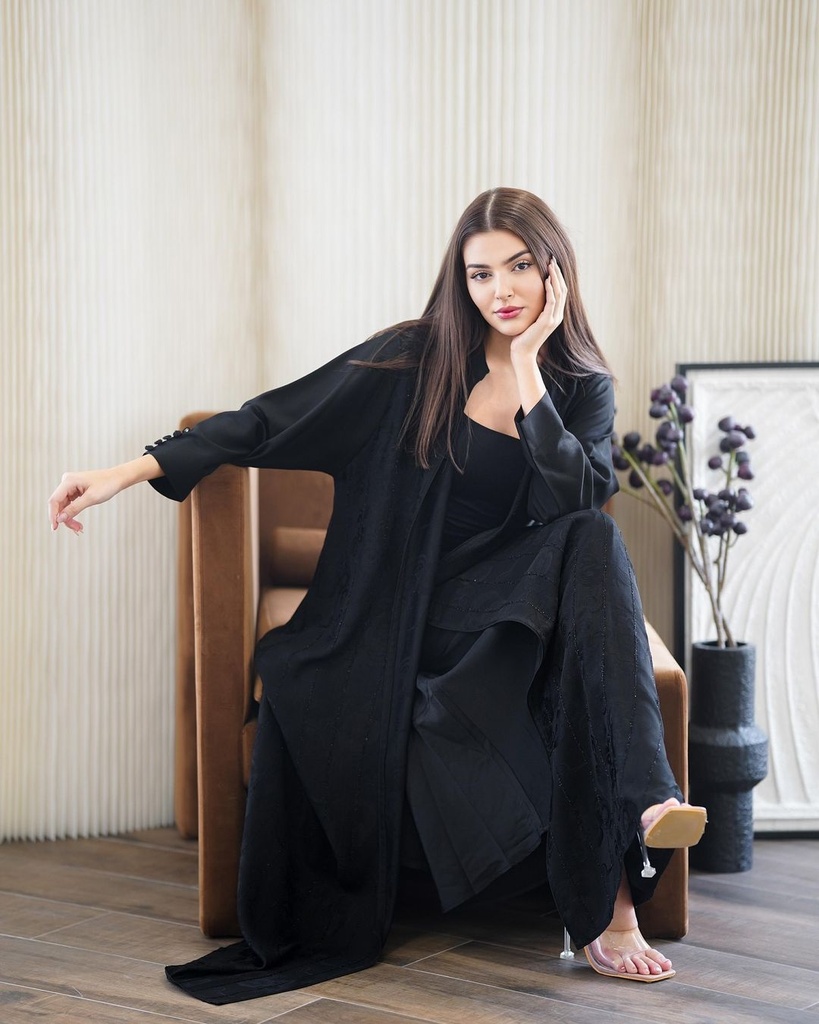 Amna AlGhaithi Abaya