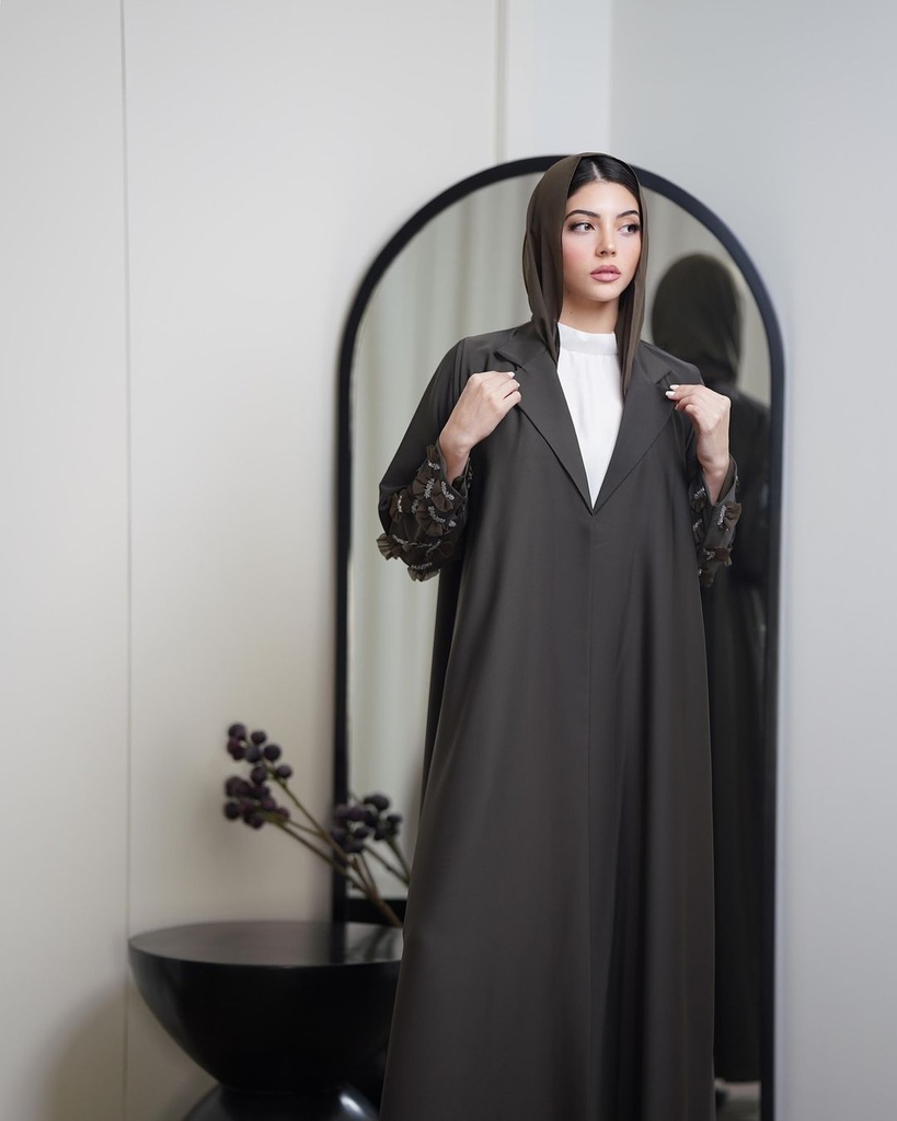 Amna Al Ghaithi Abaya 