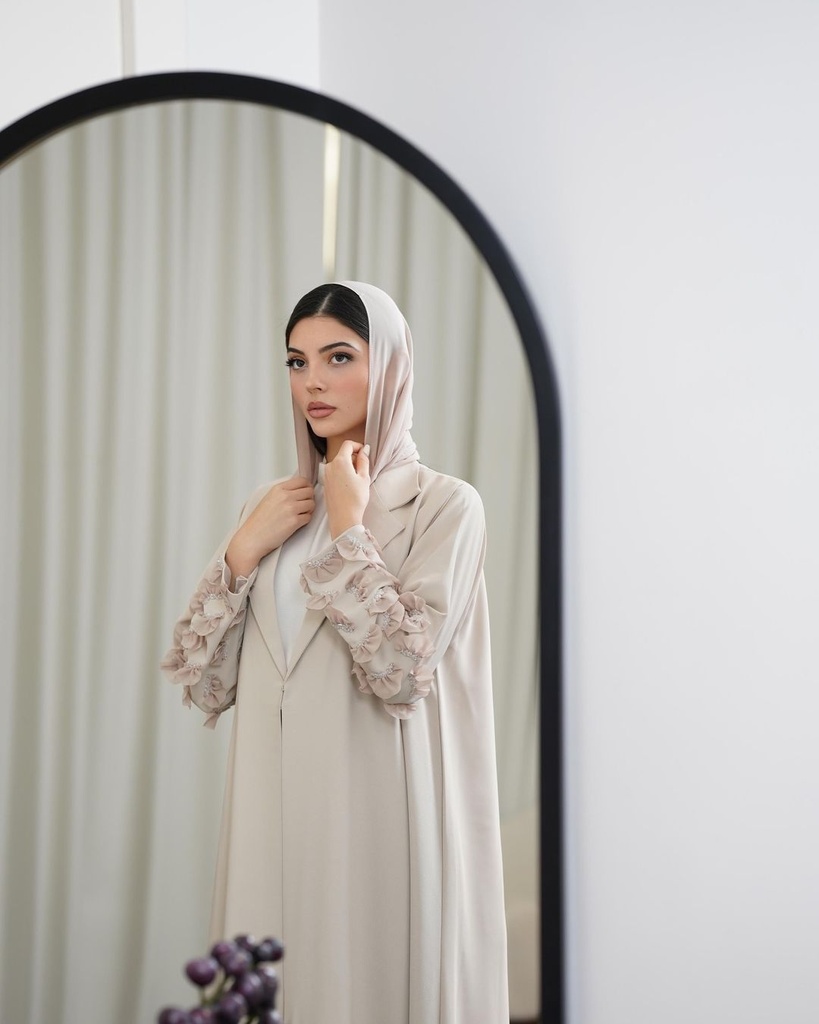 Amna Al Ghaithi Abaya 