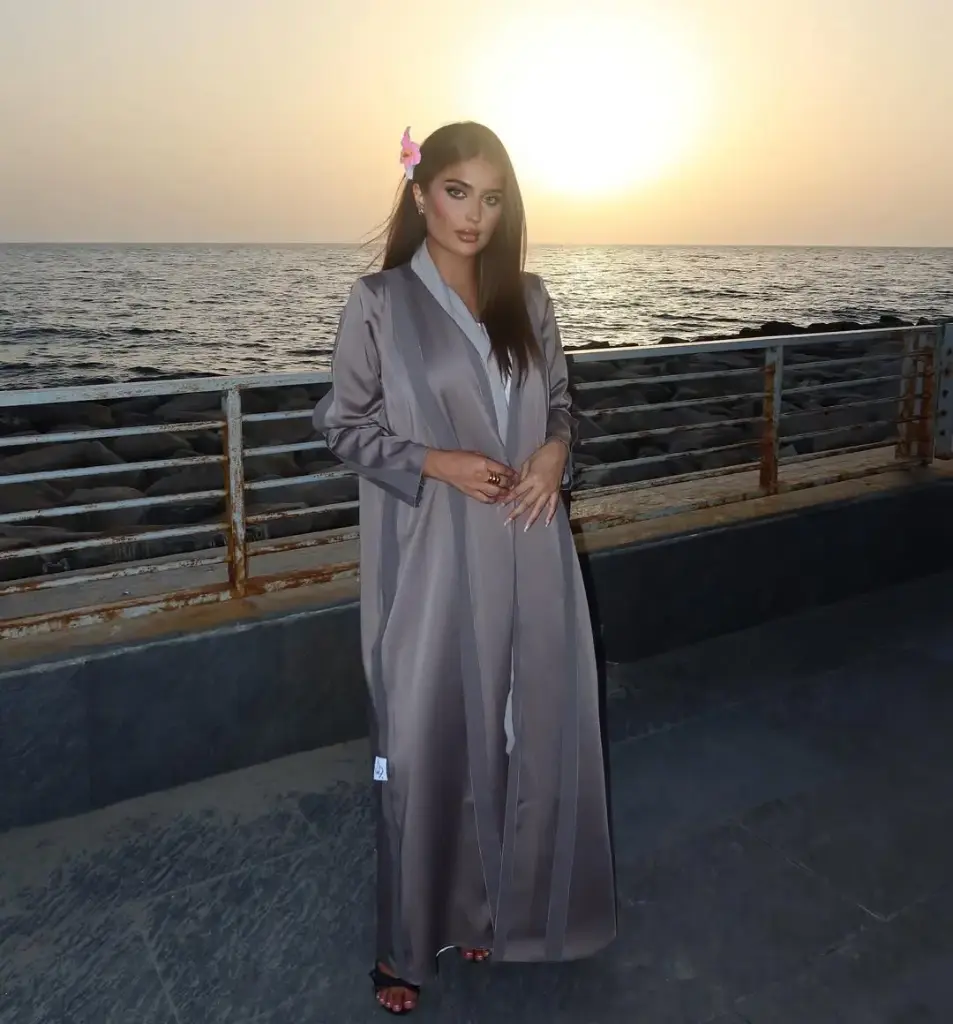 1.0.9 Abaya