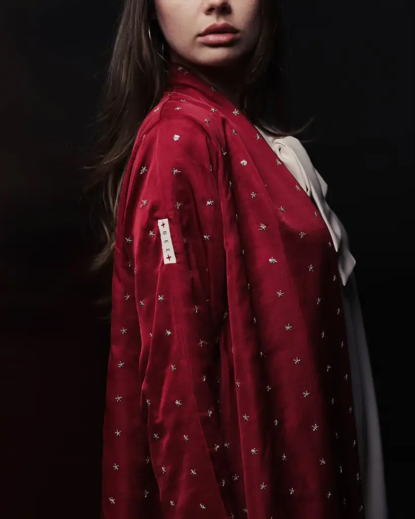 Bee Abaya